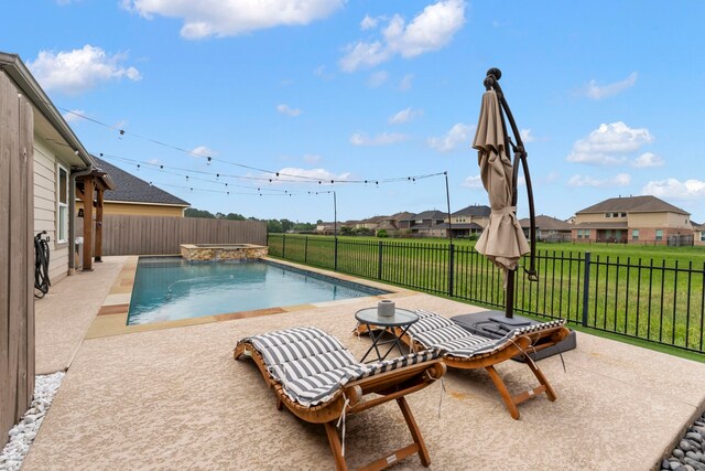 9998 Chimney Swift Ln, Conroe, TX 77385 - view of swimming pool with a patio, a pool with connected hot tub, and a residential view