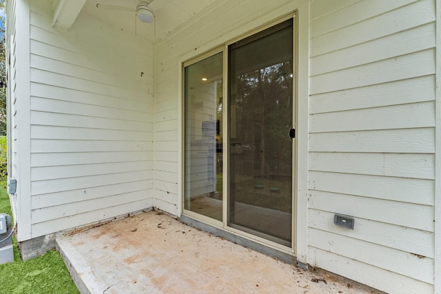 1009 Spokane River Rd, Conroe, TX 77316 - entrance to property featuring a patio area