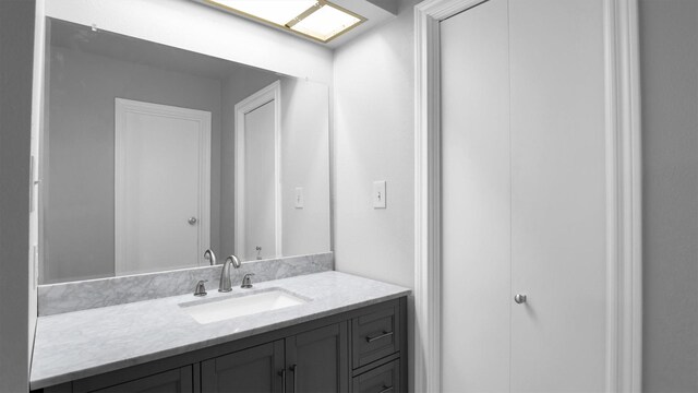 2814 Cambridge Ln, Missouri City, TX 77459 - bathroom with vanity