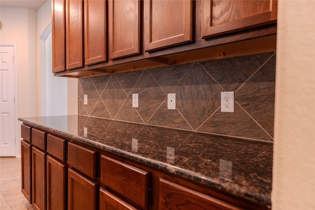 3418 Quarry Place Ln, Katy, TX 77493 - detailed view of decorative backsplash and arched walkways