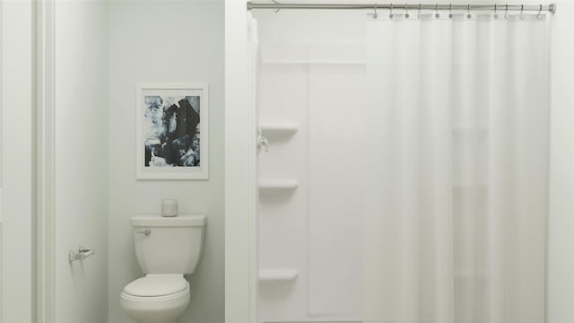 10823 Red Orchid Dr, Houston, TX 77016 - bathroom with a shower with shower curtain and toilet