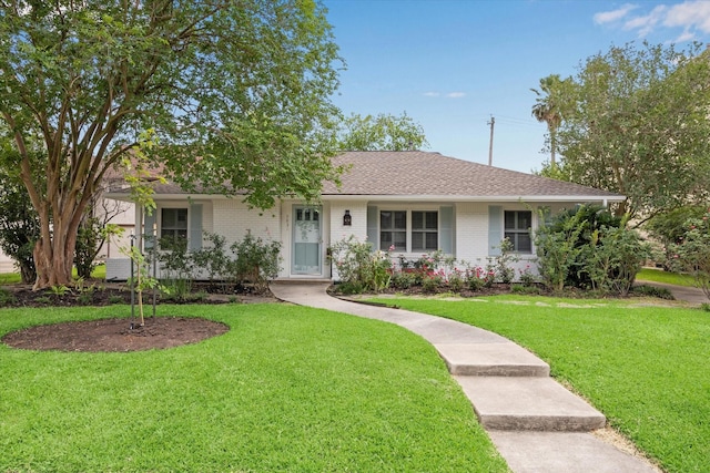 3831 Linklea Dr, Houston, TX 77025 - ranch-style home with a front lawn and brick siding