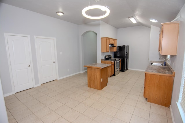 21734 Oriole Trl, Humble, TX 77338 - kitchen featuring stainless steel range with electric stovetop, arched walkways, a sink, vaulted ceiling, and baseboards
