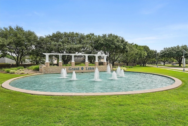 6219 Royal Hollow Ln, Katy, TX 77450 - surrounding community featuring a yard and a pergola