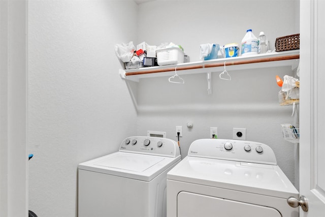 3413 Waverly Springs Ln, Pearland, TX 77581 - laundry room with washing machine and clothes dryer and a textured wall