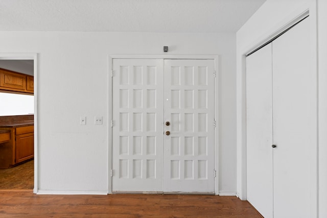 2413 38th Ave N, Texas City, TX 77590 - entryway featuring dark wood finished floors