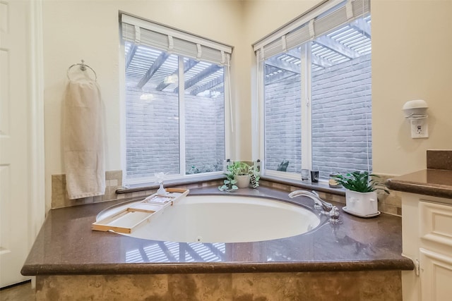 602 Rock Cv, Houston, TX 77079 - full bath featuring a jetted tub