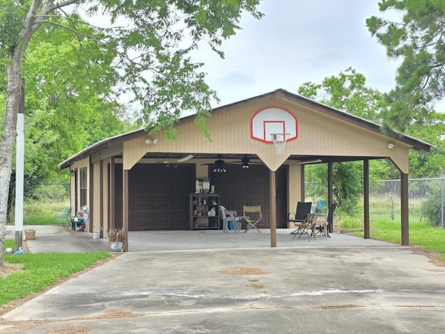 182 Smith Rd, Palacios, TX 77465 - garage with a garage