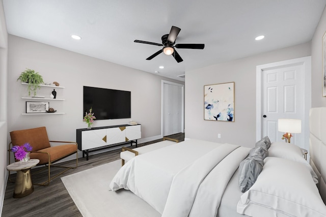 9805 Fabiola Dr, Houston, TX 77075 - bedroom featuring dark wood-type flooring, recessed lighting, ceiling fan, and a closet