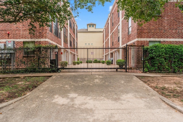118 Mcgowen St Unit E, Houston, TX 77006 - view of gate