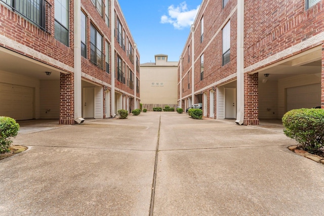 118 Mcgowen St Unit E, Houston, TX 77006 - view of concrete alley