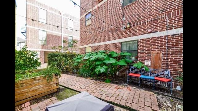 118 Mcgowen St Unit E, Houston, TX 77006 - view of patio / terrace