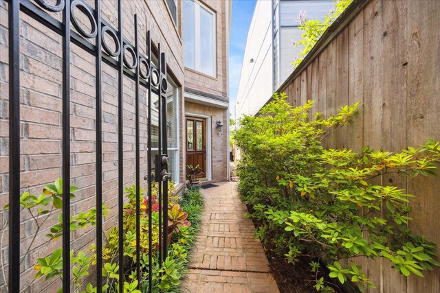 1202 Marconi St, Houston, TX 77019 - view of doorway to property