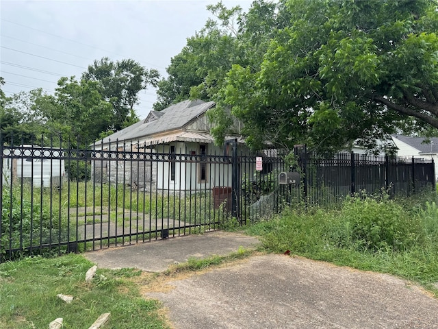 5420 Pease St, Houston, TX 77023 - gate featuring a fenced front yard