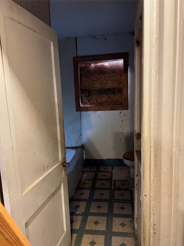 5420 Pease St, Houston, TX 77023 - full bath with toilet and a bathtub