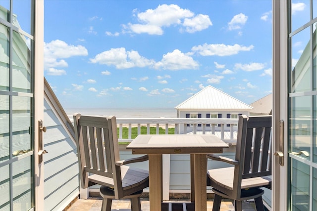 1822 Seaside Dr, Galveston, TX 77550 - balcony featuring a water view