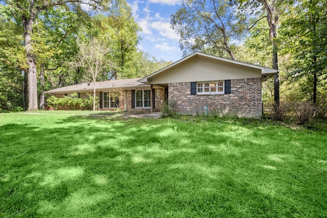 108 Hereford Dr, Conroe, TX 77304 - view of front of property featuring brick siding and a front lawn