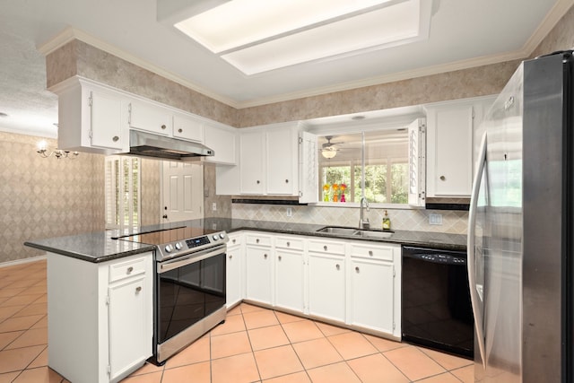 108 Hereford Dr, Conroe, TX 77304 - kitchen featuring stainless steel appliances, a sink, under cabinet range hood, a peninsula, and dark countertops