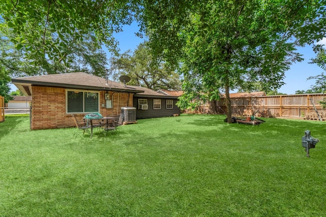 5202 Libbey Ln, Houston, TX 77092 - view of yard with central AC