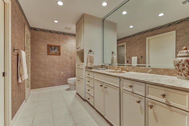 8800 Woodway Dr Unit 12, Houston, TX 77063 - bathroom with wallpapered walls, vanity, recessed lighting, toilet, and baseboards