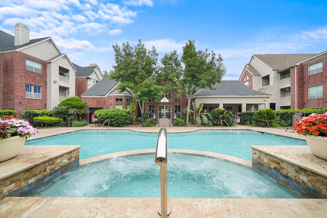 1330 Old Spanish Trl Unit 5203, Houston, TX 77054 - view of swimming pool with a pool with connected hot tub and a residential view