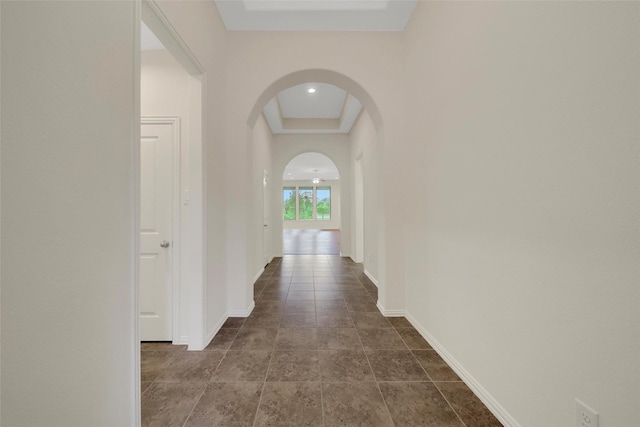 10938 Glenrothers Dr, Richmond, TX 77407 - corridor featuring arched walkways and a tray ceiling