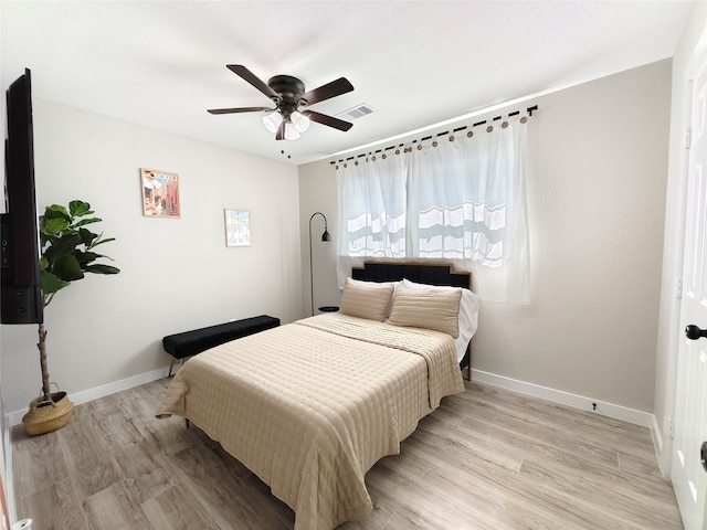 11810 Sagedowne Ln, Houston, TX 77089 - bedroom with light wood finished floors, baseboards, and a ceiling fan