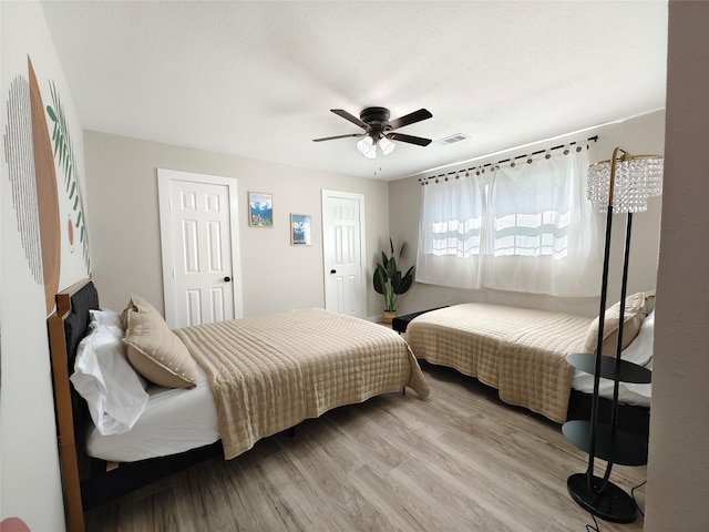 11810 Sagedowne Ln, Houston, TX 77089 - bedroom with wood finished floors and a ceiling fan