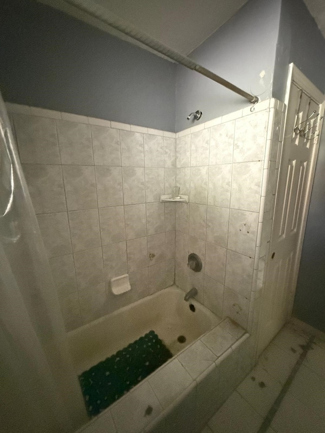 15125 S Dr, Channelview, TX 77530 - full bath featuring shower / washtub combination