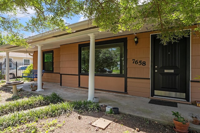 7658 El Rancho St, Houston, TX 77087 - property entrance featuring covered porch