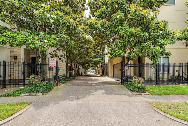2915 Pease St, Houston, TX 77003 - view of concrete road