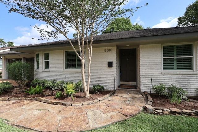 5010 Redstart St, Houston, TX 77035 - view of ranch-style house