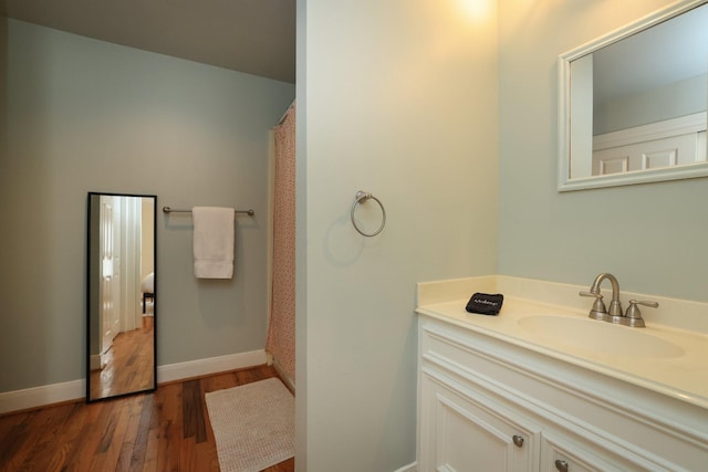 1132 Oxford St, Houston, TX 77008 - full bath featuring wood finished floors, vanity, and baseboards