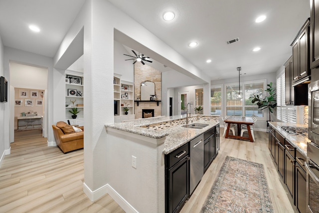 8442 Horsepen Bend Dr, Conroe, TX 77385 - kitchen featuring a sink, baseboards, stainless steel appliances, light wood-style flooring, and recessed lighting