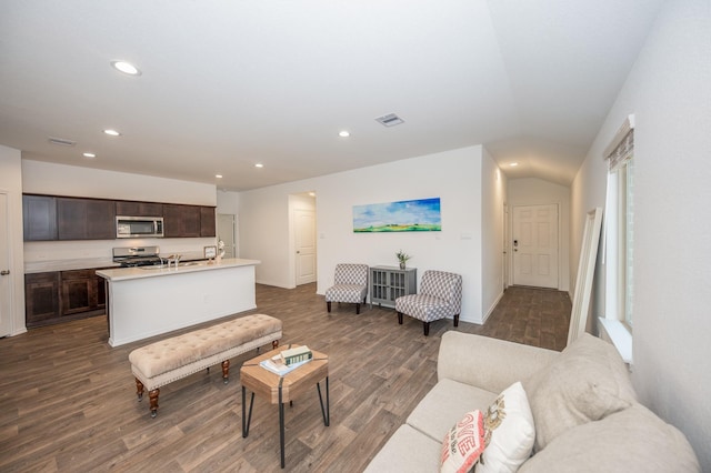 5126 Ternberry Forest Ln, Katy, TX 77449 - living room featuring dark wood-style floors, recessed lighting, vaulted ceiling, and baseboards