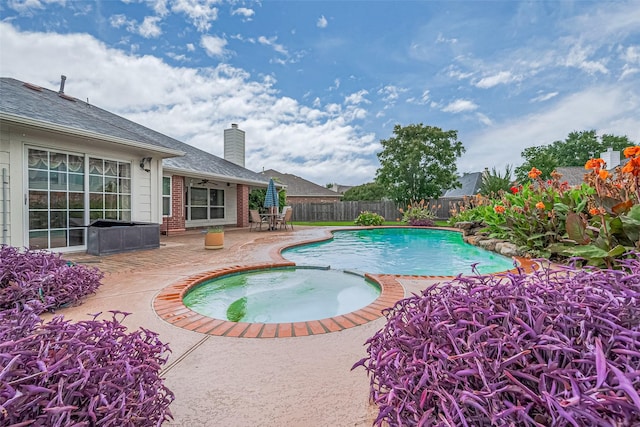 14202 Valley Bend Ct, Sugar Land, TX 77498 - view of swimming pool featuring a fenced backyard, a patio area, a ceiling fan, and a pool with connected hot tub