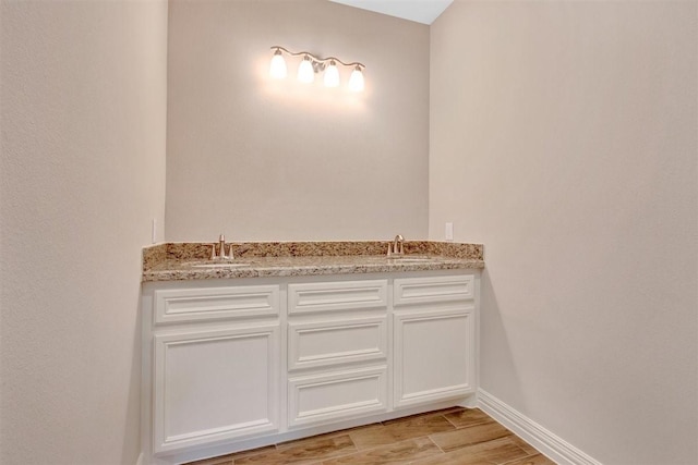 1805 Rollingwood Dr, Huntsville, TX 77340 - detailed view of wet bar, wood finished floors, and baseboards