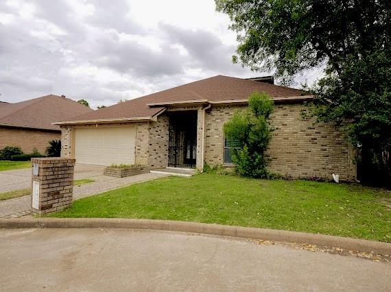 14106 Glen Canon Ln, Houston, TX 77069 - ranch-style house with concrete driveway, a garage, a front lawn, and brick siding