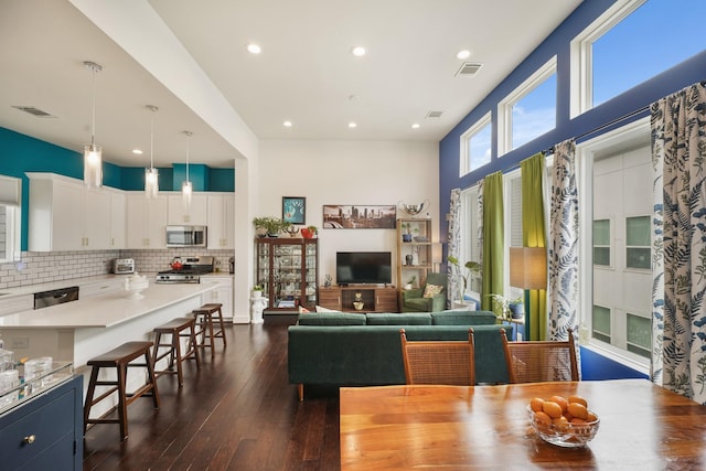 2210 Lou Ellen Ln Unit F, Houston, TX 77018 - dining space featuring dark wood-style floors and recessed lighting