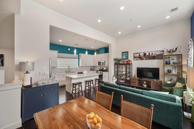 2210 Lou Ellen Ln Unit F, Houston, TX 77018 - dining area with dark wood-style floors and recessed lighting
