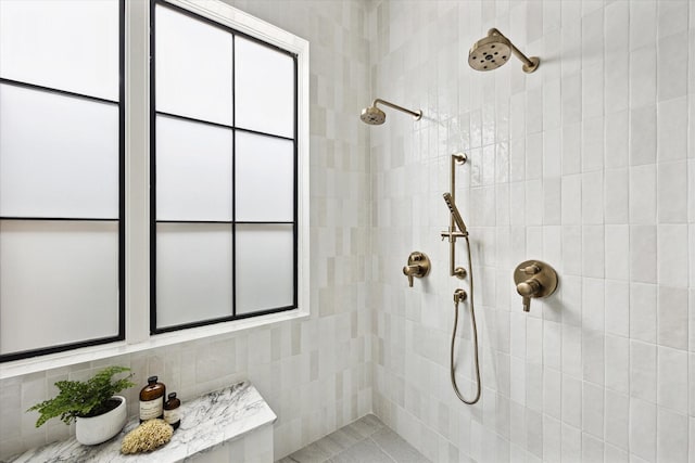 703 E 9th St, Houston, TX 77007 - bathroom with tiled shower