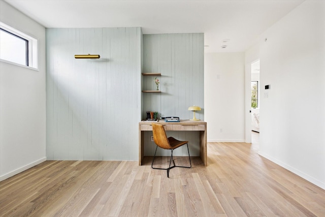 703 E 9th St, Houston, TX 77007 - office with light wood-type flooring and baseboards