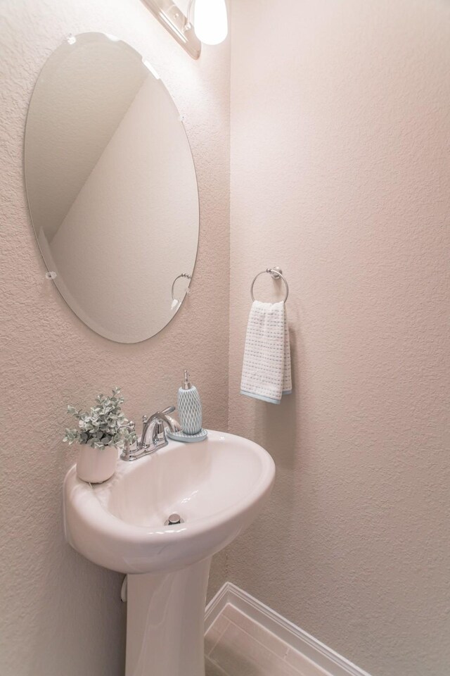 17542 Rosette Grass Dr, Conroe, TX 77385 - bathroom featuring a sink