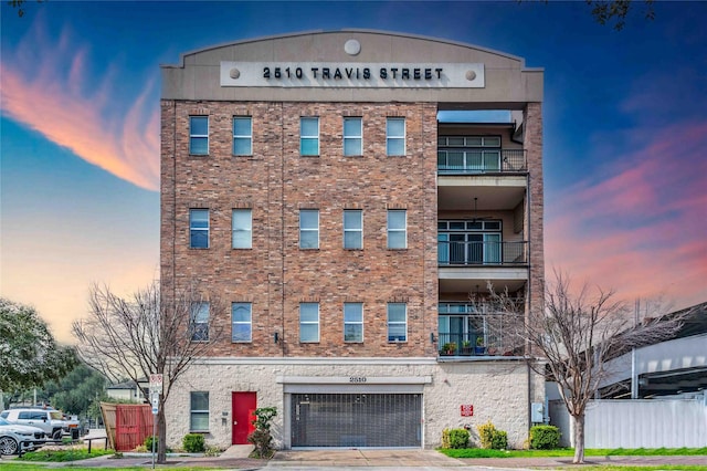 2510 Travis St Unit 301, Houston, TX 77006 - view of building exterior with a garage and driveway