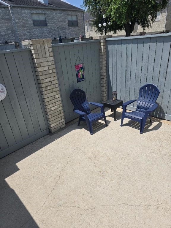 334 Wilcrest Dr Unit 334, Houston, TX 77042 - view of patio / terrace