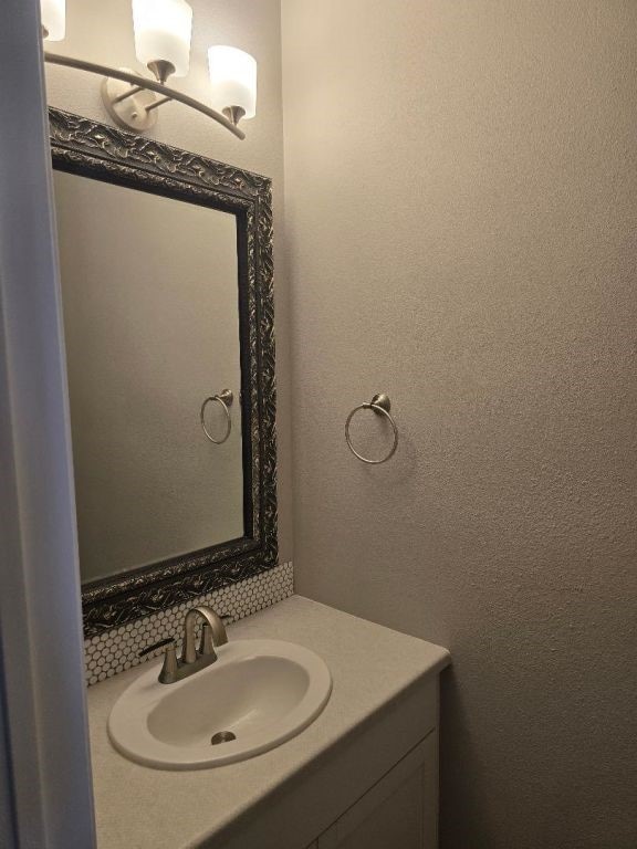 334 Wilcrest Dr Unit 334, Houston, TX 77042 - bathroom featuring vanity