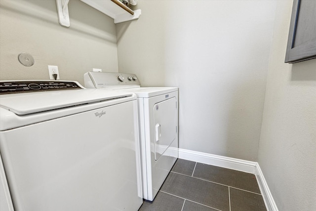 6123 Stillman St, Houston, TX 77007 - laundry area featuring washer and clothes dryer, baseboards, and dark tile patterned flooring