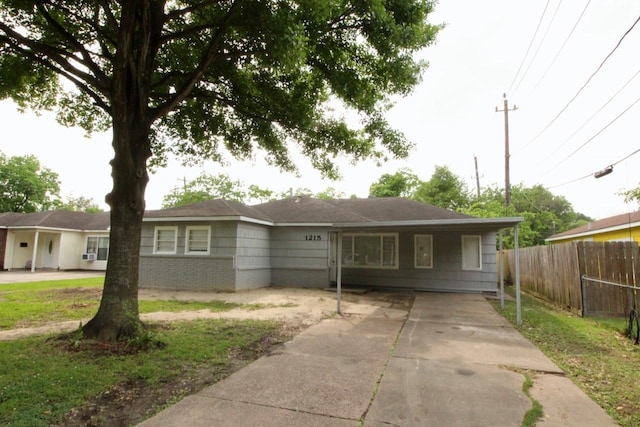 1215 Maplewood Ln, Pasadena, TX 77502 - ranch-style home with driveway