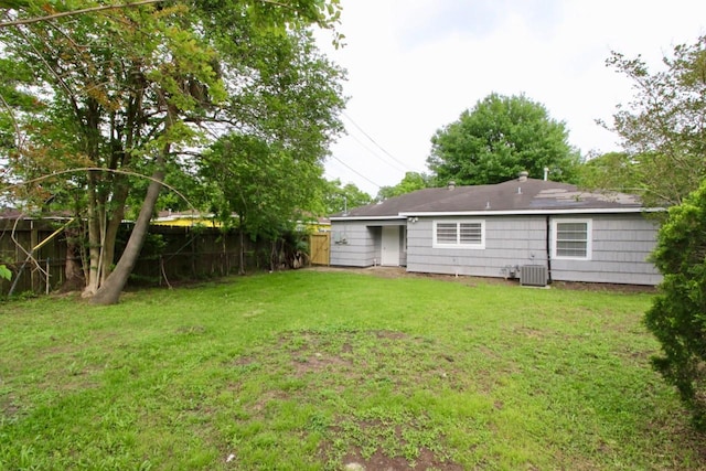 1215 Maplewood Ln, Pasadena, TX 77502 - view of yard featuring central AC
