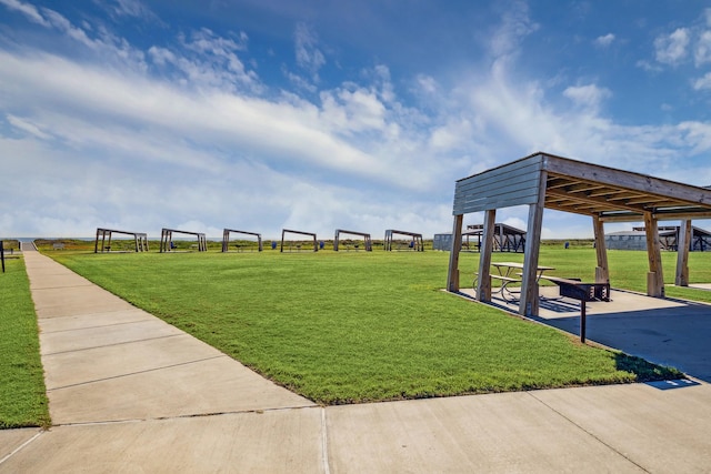 22409 Vista Del Mar, Galveston, TX 77554 - view of property's community featuring a yard
